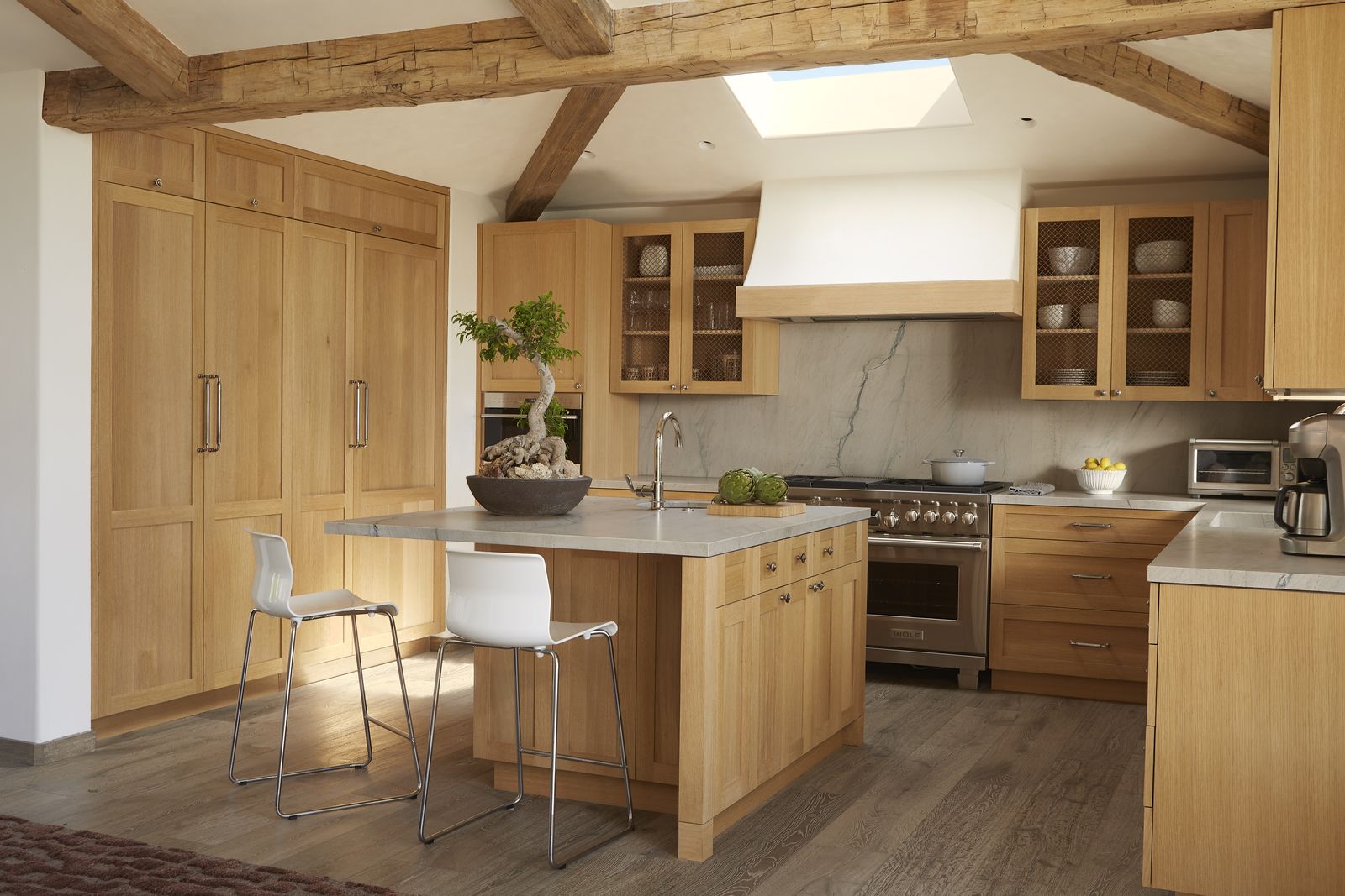 Oak kitchen with skylight and beams