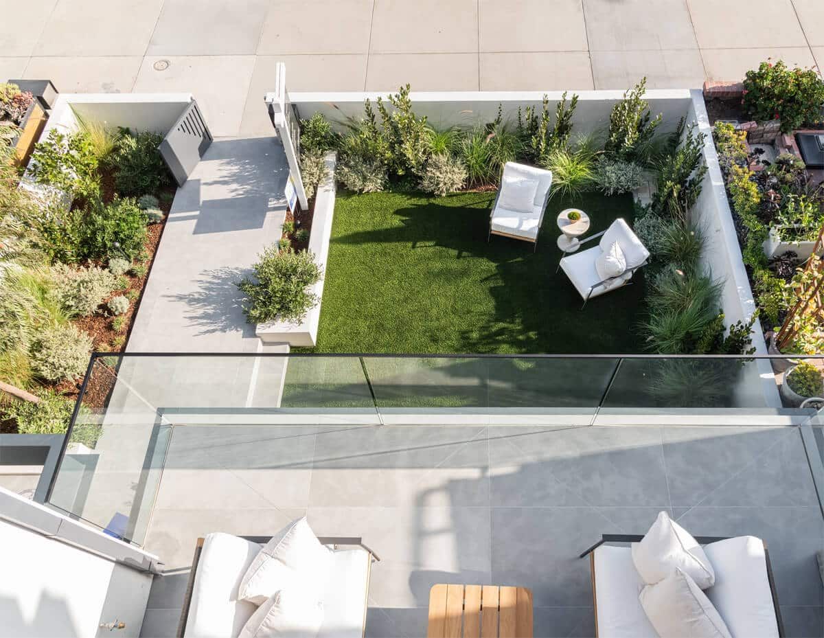 Roof deck lounge above the walk street